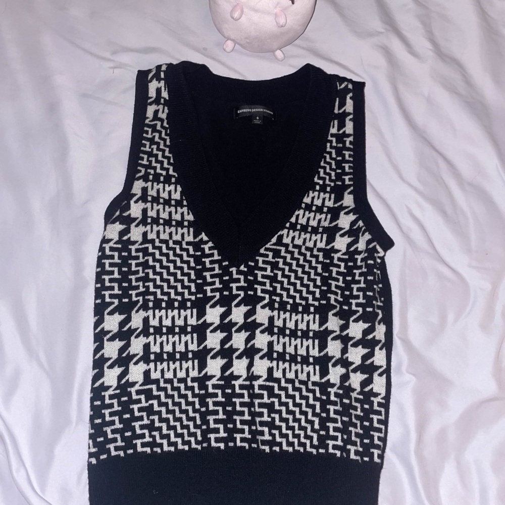 Express Black and White Houndstooth Sweater Vest
